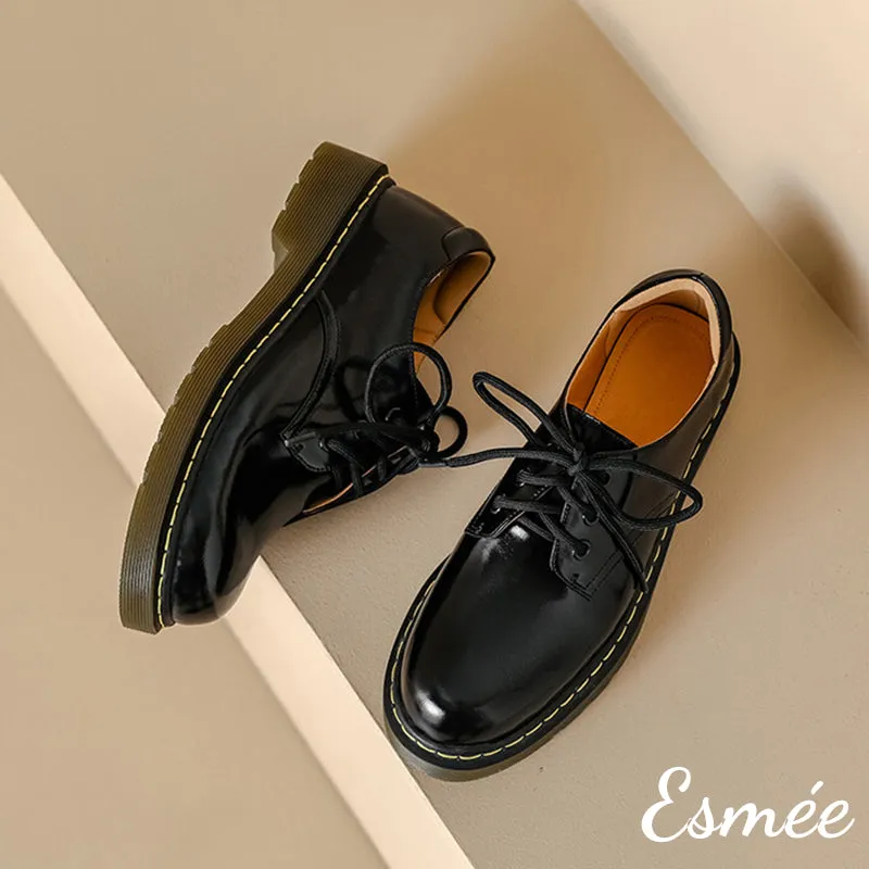 Black Leather Oxford Shoes with Welt Design