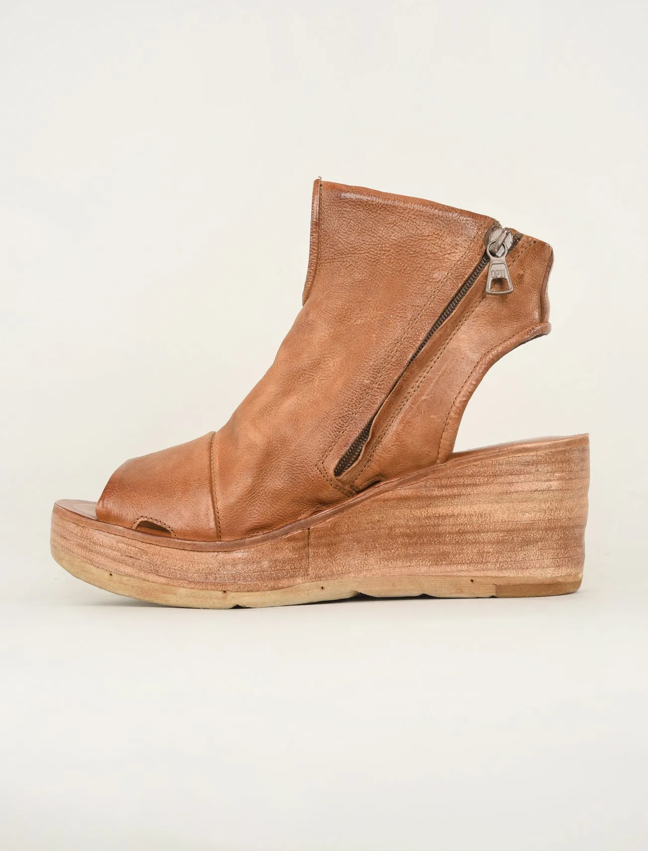 Norbie Wedge, Calvados