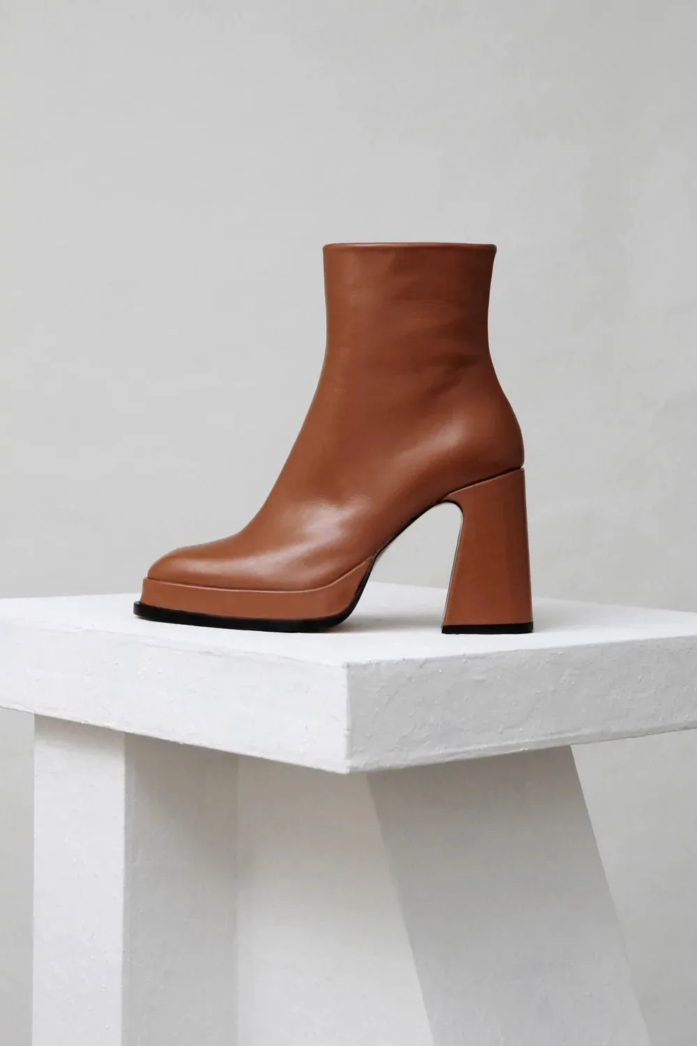 Souliers Martinez- Chueca Calf Leather Boots: Brown